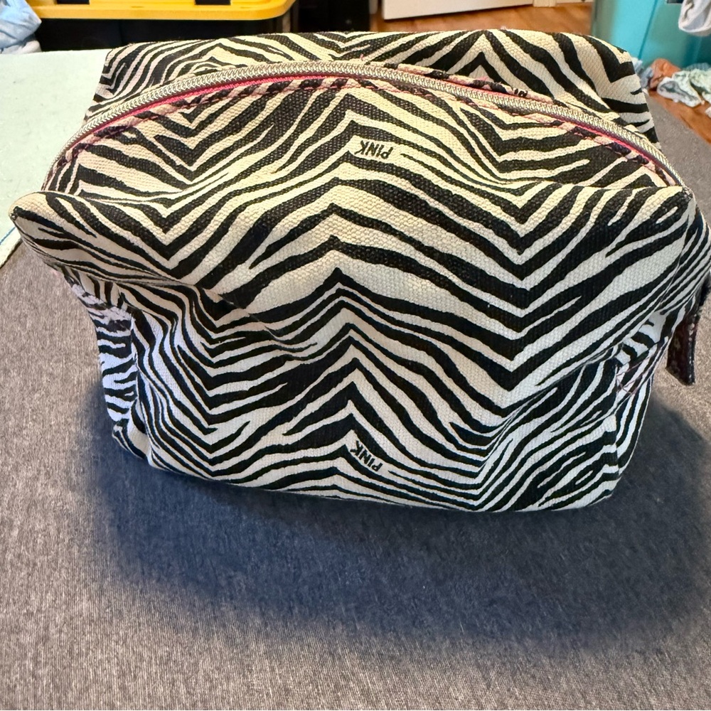 EUC VS Pink makeup bag - Picture 4 of 6